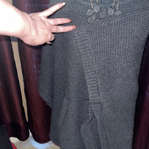 Sweater Poncho (Sz 22-28) - Picture 6 of 7